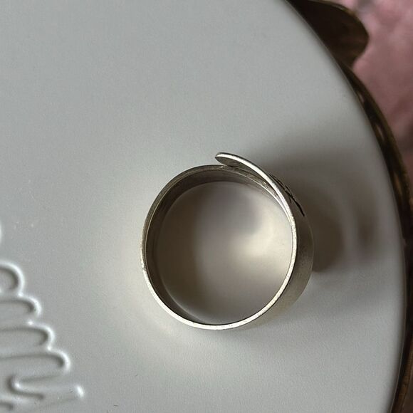 “Love Peace” Engraved Wrap Around Ring! - Picture 4 of 7